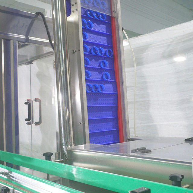 Air pressure 0.6-0.8Mpa Cooking Oil Filling and Labeling Machine with 3 Capping Heads