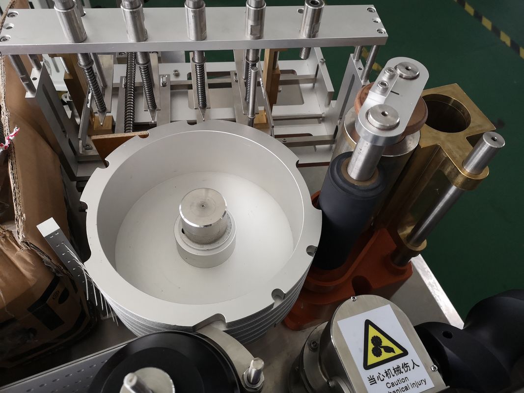 Hot Melt Glue Labeling Machine for Bottles in Restaurant Packaging and Production