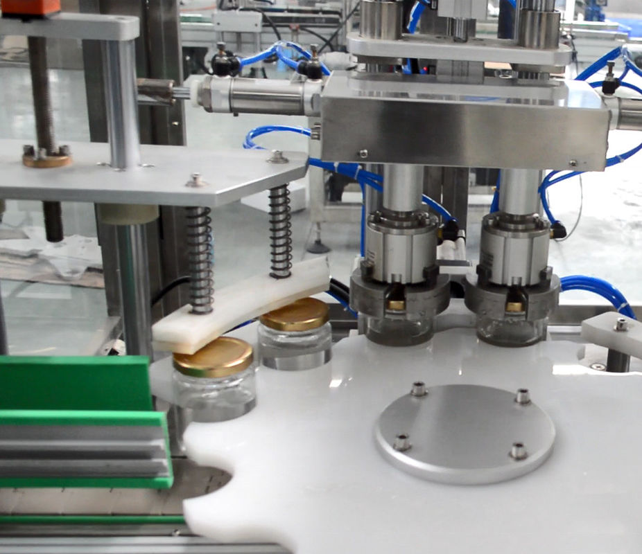 Supply Sale Complete Automatic Capping Machine for Wine/Liquor/Spirits Guan Hong